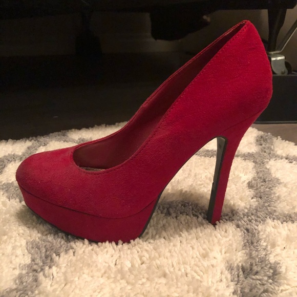 Red heels - Picture 2 of 2
